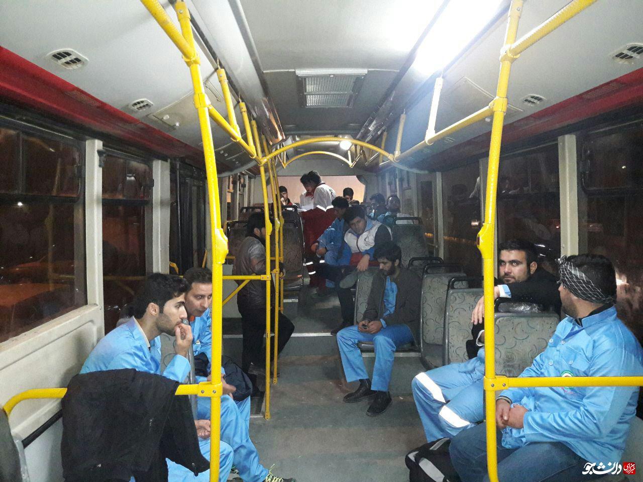 46 نفر از دانشجویان دانشگاه رازی برای کمک به زلزله‌زدگان کرمانشاه اعزام شدند+تصویر