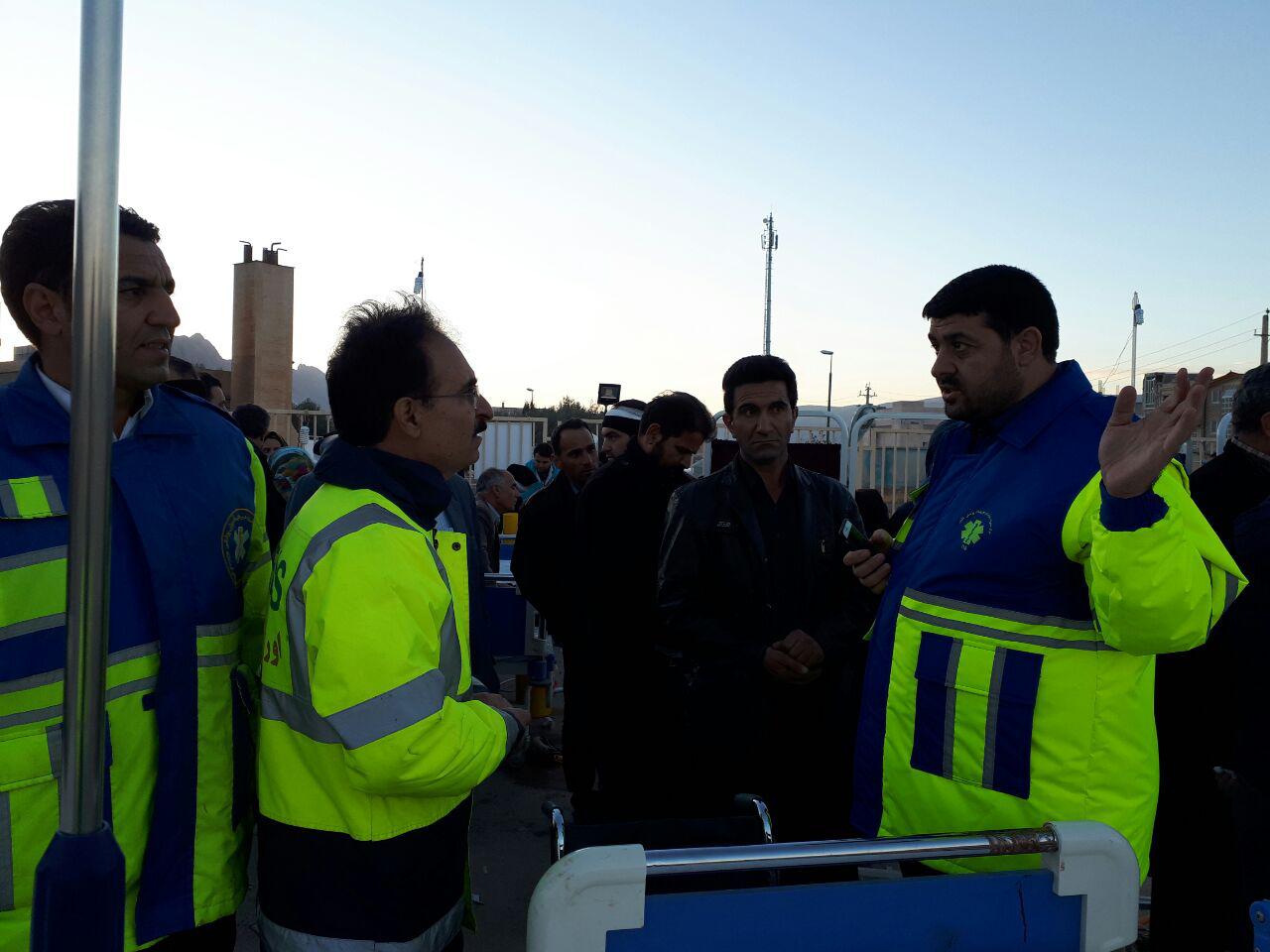 گزارش تصویری از رسیدگی اورژانس به زلزلهزدگان گزارش تصویری از رسیدگی اورژانس به زلزلهزدگان