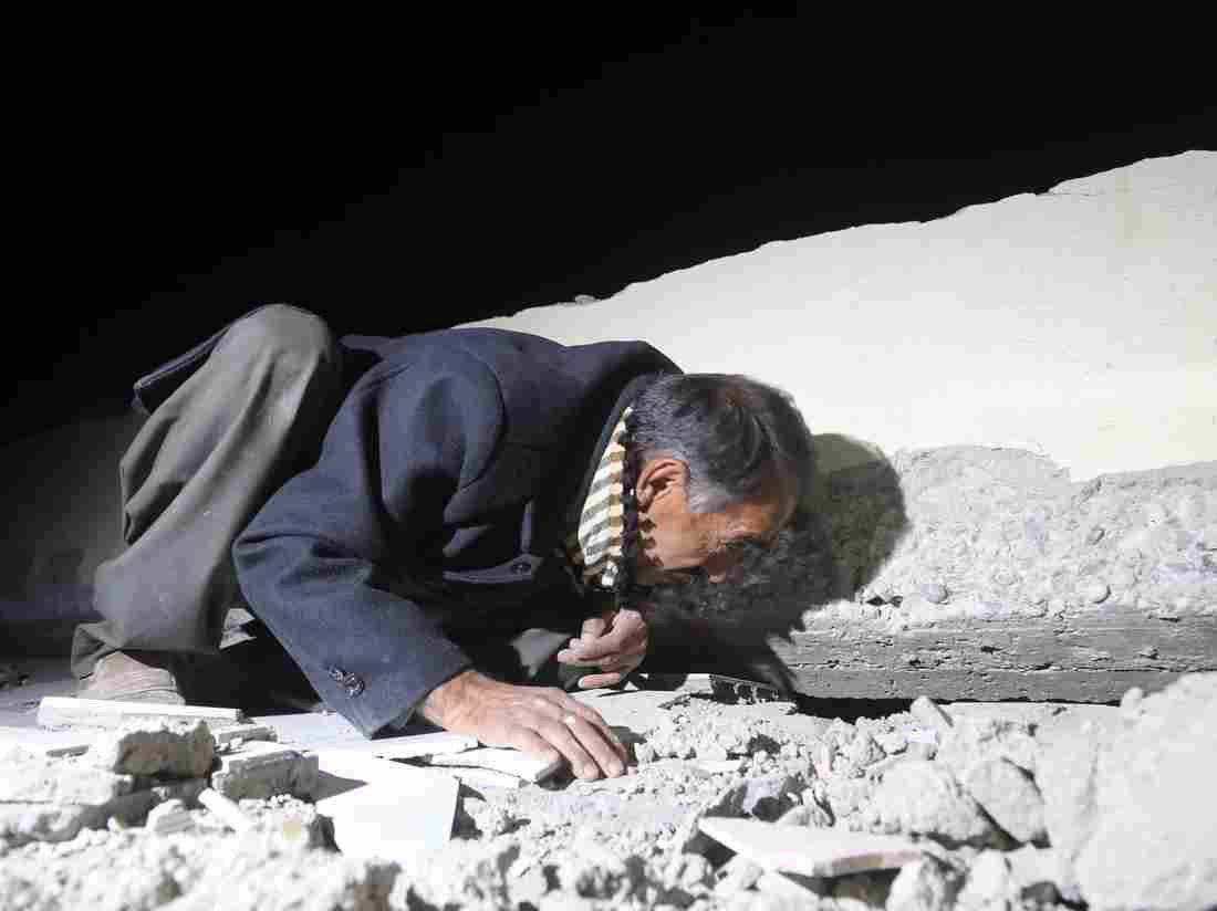 اسامی 9 نفر از جانباختگان زلزله/ تعداد اجساد معاینه شده به ۲۰۷ تن رسید/ آمار مصدومین؛ ۲۵۰۴ نفر+ عکس و فیلم