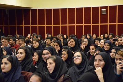 برگزاری جشن روز دانشجو در دانشگاه خیام مشهد با برش کیک 5 متری+ تصاویر