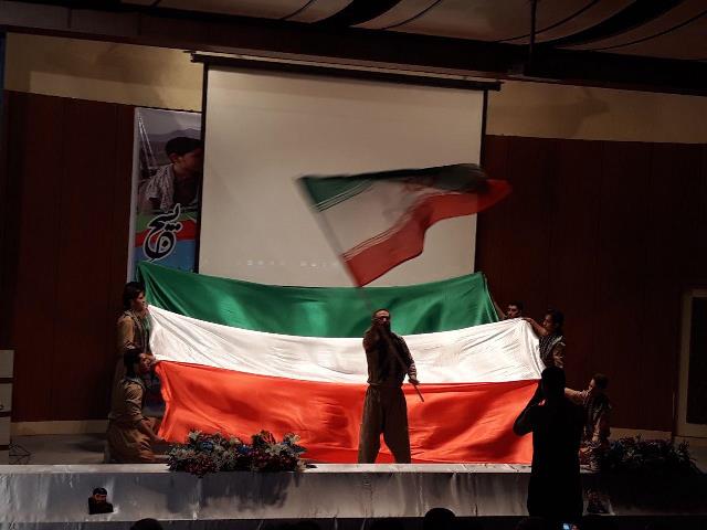 نمایش دفاع مقدس به سبک کردی در دانشگاه ایلام برگزار شد+تصاویر