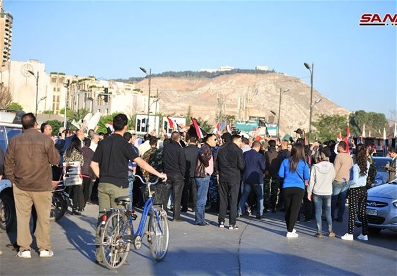 روحیه مردم دمشق بعد از تجاوز نظامی آمریکا/ مردم سوریه در حمایت از اسد به خیابان‌ها آمدند +تصاویر