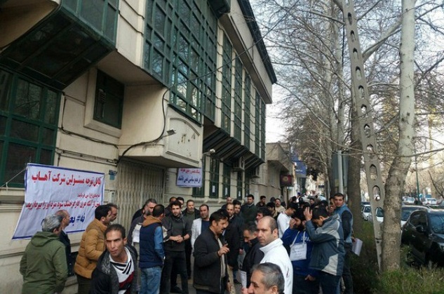 معوقات کارگران شهرداری کازرون پرداخت شد/ بسیج دانشجویی: برای کمک به رفع مشکلات مردم، آمادهایم