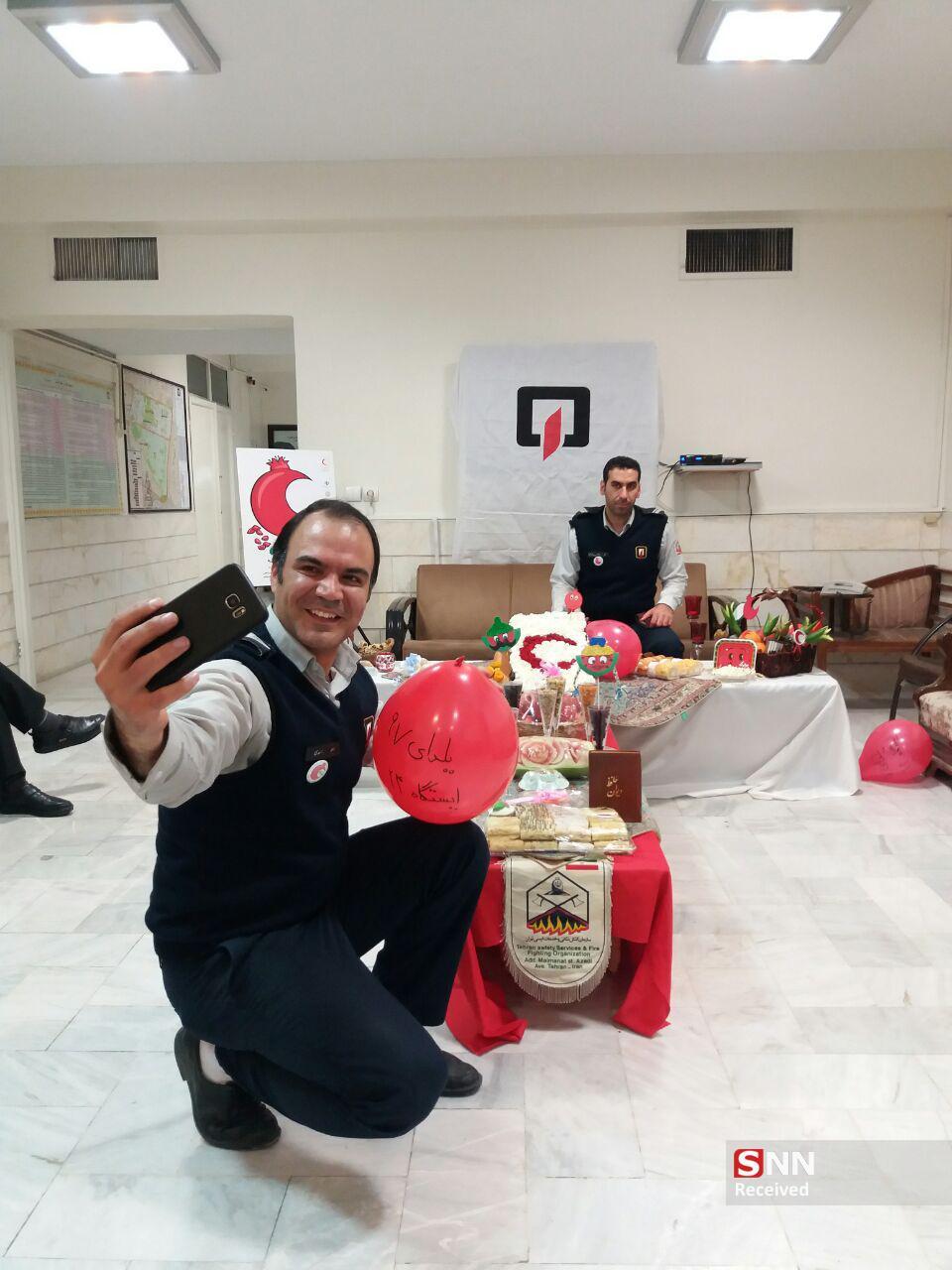 جشن یلدا در ایستگاه آتش‌نشانی + عکس