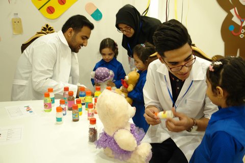پرژوه موفق دانشجویان دانشگاه علوم پزشکی رفسنجان برای کودکان/ بیمارستان خرس عروسکی در جهت حمایت از کودکان