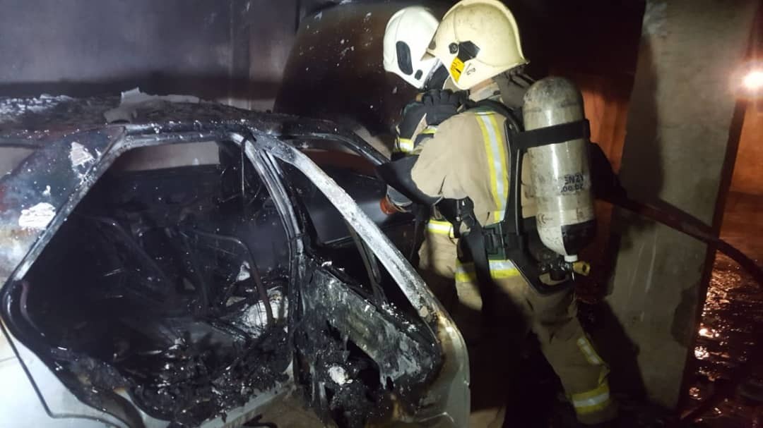 آتش‌سوزی یک خودرو حادثه آفرید