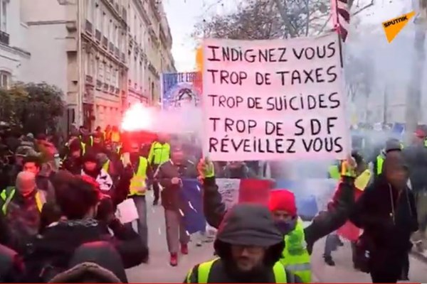 دهمین شنبه ناآرام در فرانسه آغاز شد +عکس و فیلم