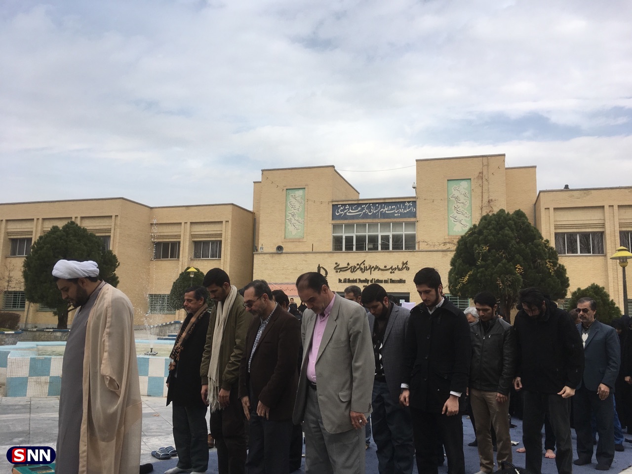 محدودیت برای برگزاری برنامه سیاسی در فردوسی مشهد داد تشکل ‌ها را درآورد/برای رقص و پایکوبی مجوز می‌دهند اما برای سخنرانی انقلابی نه!