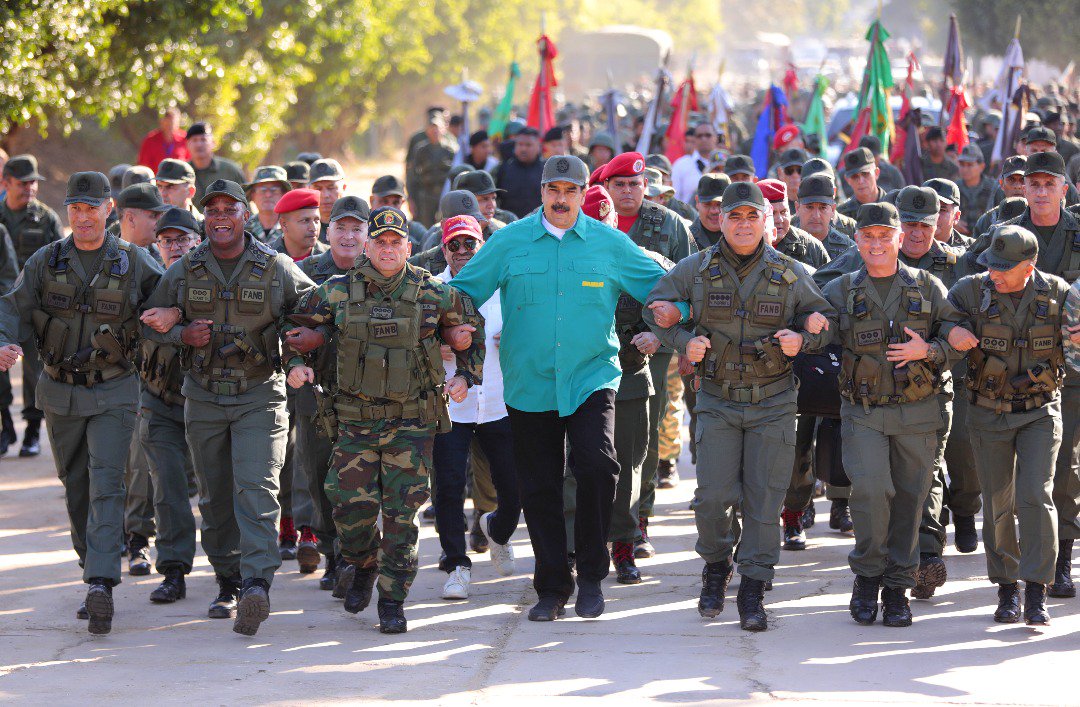 مادورو: ارتش باید برای هر سناریویی آماده باشد