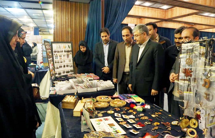نمایشگاه خوداشتغالی و کارآفرینی در دانشگاه تهران آغاز به کار کرد/ حضور فعال تشکل‌ها دانشجویی برای اولین بار