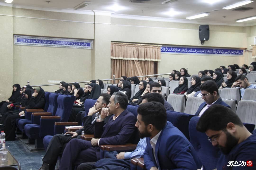 دانشجویان دانشگاه آزاد اهواز مطالبات خود را با ریاست واحد در میان گذاشتند