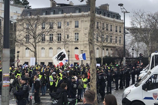 حضور معترضان فرانسوی در خیابان‌ها برای هفدهمین شنبه متوالی +فیلم