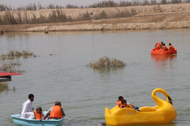 دانشگاه زابل در تعطیلات نوروز ۹۸ میزبان مردم است/ استقبال گردشگران از دریاچه مصنوعی هامونک