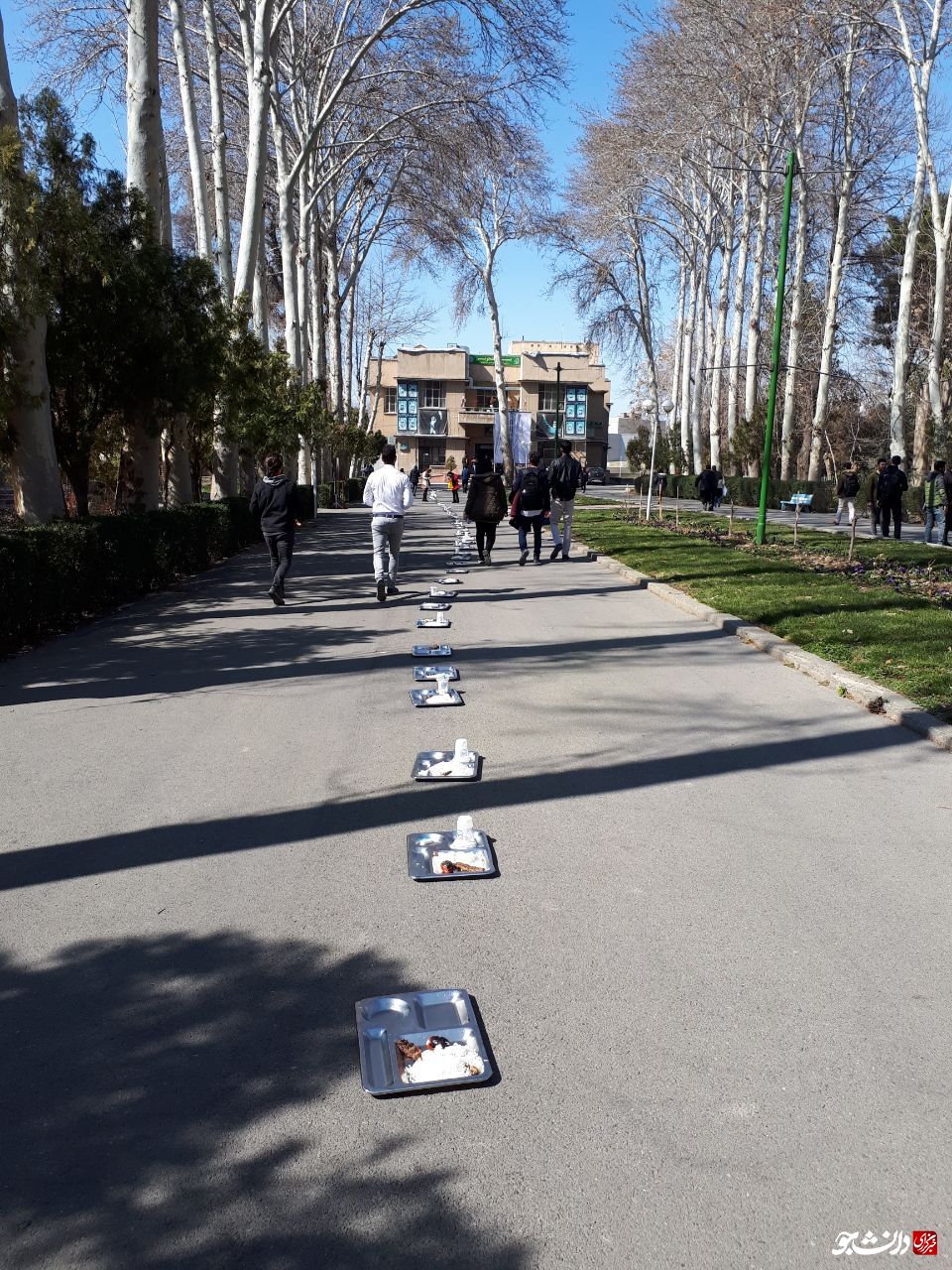 دانشجویان پردیس کشاورزی دانشگاه تهران به کیفیت پایین غذا اعتراض کردند