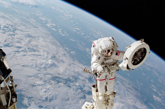 ۲ زن فضانورد در فضا پیاده‌روی خواهند کرد
