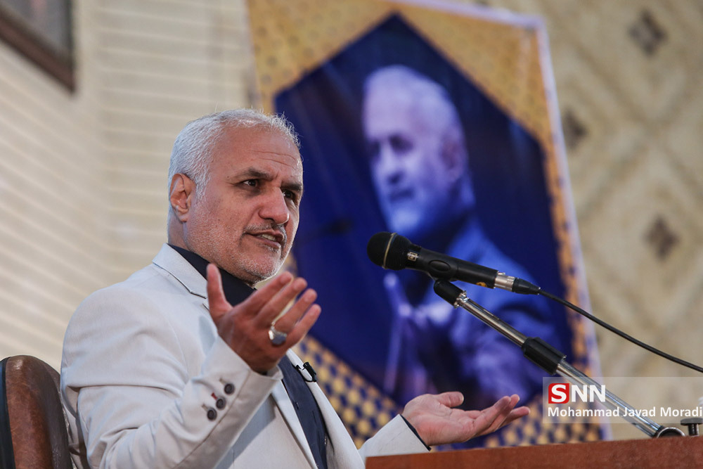 برای لغو سخنرانی حسن عباسی در دانشگاه شیراز برق سالن را قطع کردند