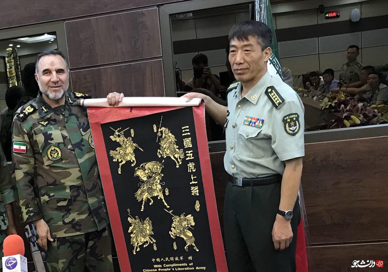تصاویر دیدار هیئت افسران جوان و ارشد وزارت دفاع چین با فرمانده نیروی زمینی ارتش