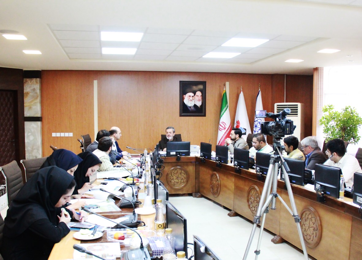 اسکندری: به دنبال نیروگاه سازی در صنعت برق هستیم/ توان پوشش مصرف ۲ سال تخم مرغ و مرغ کشور را داریم