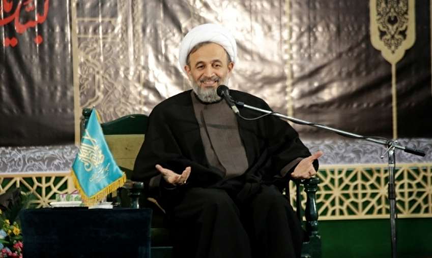 هر خدمتی به دستگاه امام حسین ایمان و آگاهی انسان را افزایش می‌دهد