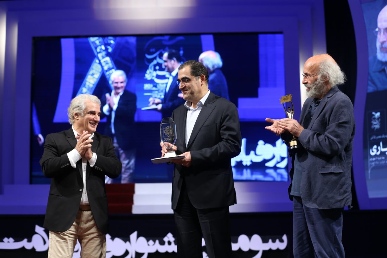 «مهدی هاشمی» جایزه ویژه دانشگاه علوم پزشکی شهیدبهشتی را دریافت کرد
