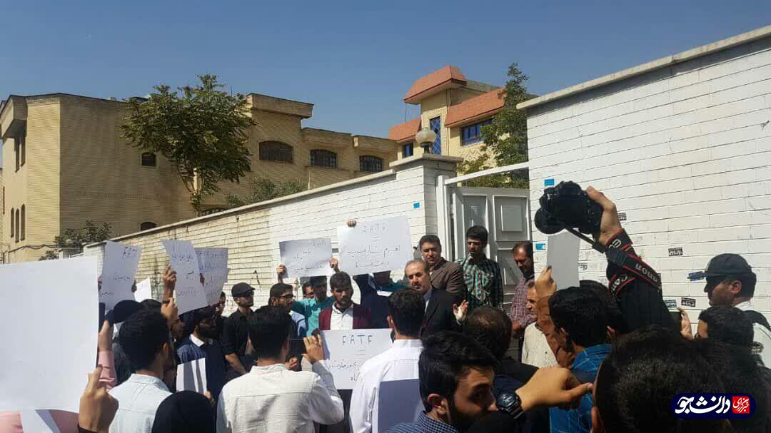 دانشجویان انقلابی شیراز مقابل دفتر نمایندگان این شهرستان تجمع کردند + تصاویر