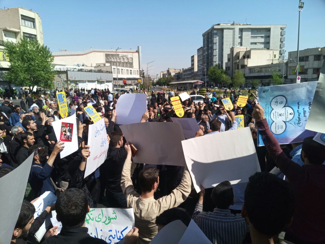 دانشجویان در اعتراض به تصویب لوایح FATF تجمع کردند