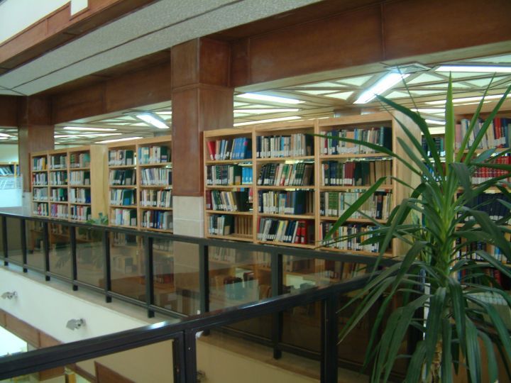 کتابخانه مرکزی دانشگاه مازندران یکی از بزرگ‌ترین کتابخانه‌های شمال کشور/ فروش نسخه‌های تکراری کتاب‌های کتابخانه مرکزی و مرکز اسناد دانشگاه مازندران