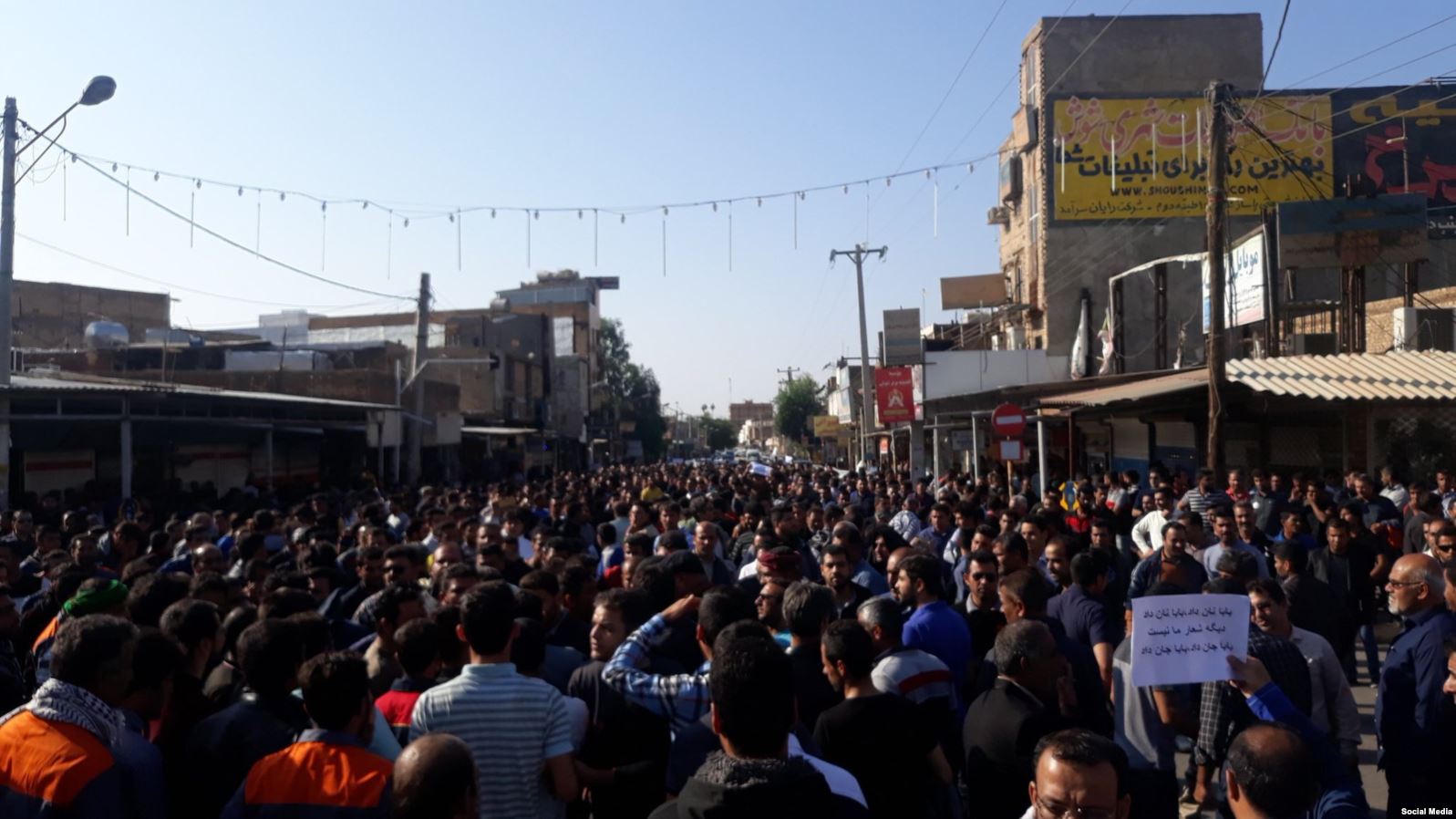 عکس گوشه؟؟؟ستاد بحران معیشت کارگران استان خوزستان را امروز، تشکیل دهید/ وضعیت کارگران هفت تپه، نزدیک به بحران است