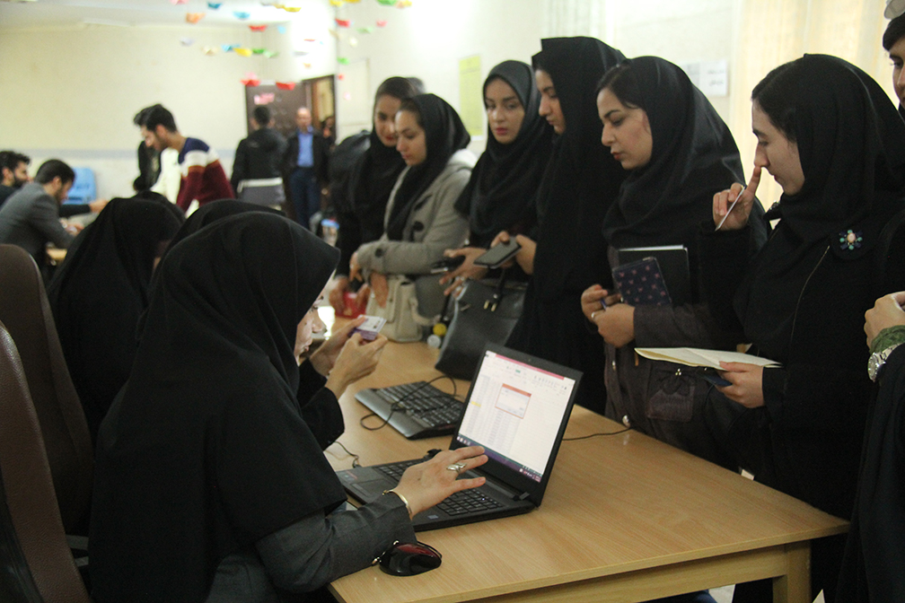 انتخابات شورای صنفی دانشجویان دانشگاه ایلام به دور دوم کشیده شد+ تصاویر