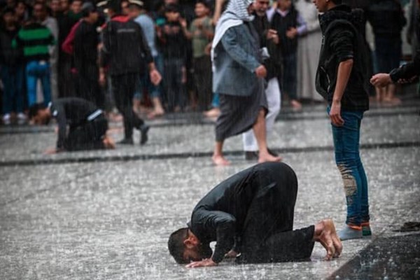 حضور میلیونی زائران در حرم کاظمین همزمان با بارش رحمت الهی