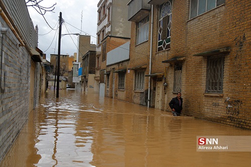 اوضاع بحرانی شهرستان باوی؛ مردم به پشت بام‌ها پناه برده‌اند/ امدادرسانی  دولت به سیل‌زدگان ضعیف است