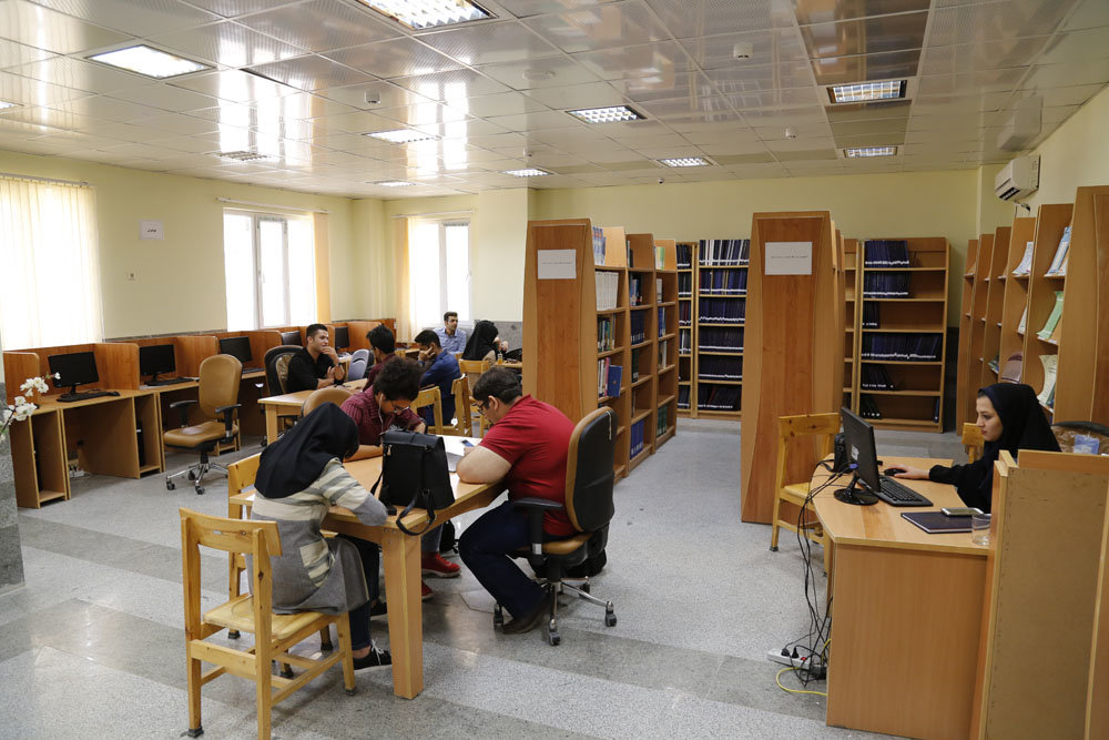 گزارش بیست/// ۵۰ درصد دانشجویان دانشگاه تبریز جزو کاربران فعال کتابخانه هستند/ دسترسی کامل به پایگا‌ه‌های اطلاعاتی