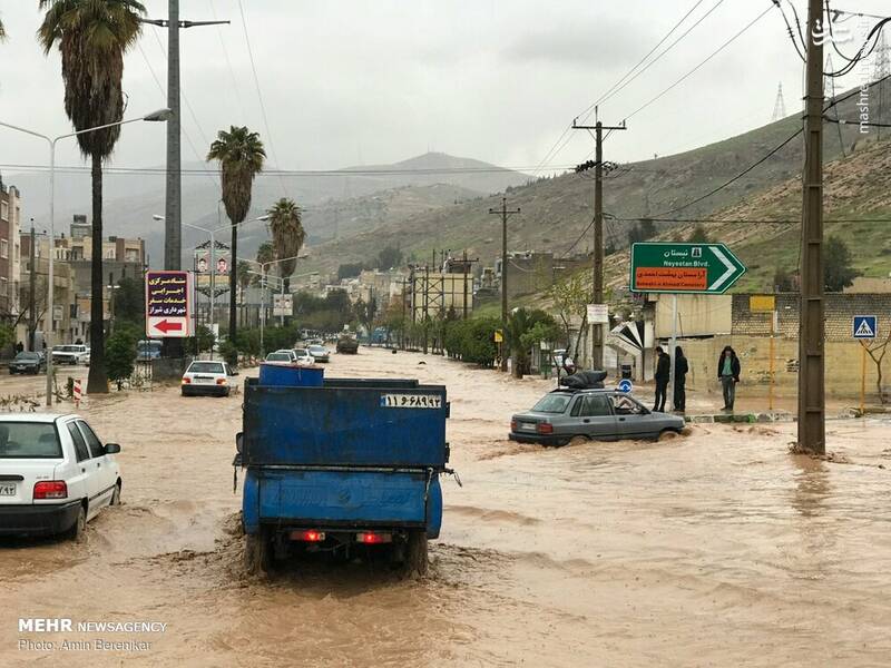 آخرین خبرها از جاری شدن سیل در مناطق مختلف کشور/ سیل یازده کشته در شیراز بجای گذاشت/ احتمال وقوع سیلاب در تهران + تصاویر و فیلم