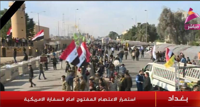 ادامه تحصن مقابل سفارت آمریکا / شلیک گاز اشک‌آور به سمت معترضان عراقی