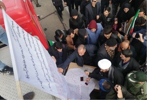 مردم و دانشجویان زنجانی خواستار گرفتن انتقام خون شهید سپهبد سلیمانی شدند