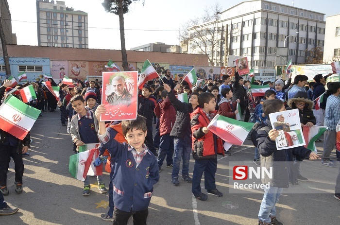 شعار دانش آموزان تهرانی در پاسداشت عملیات پیروزمندانه سپاه