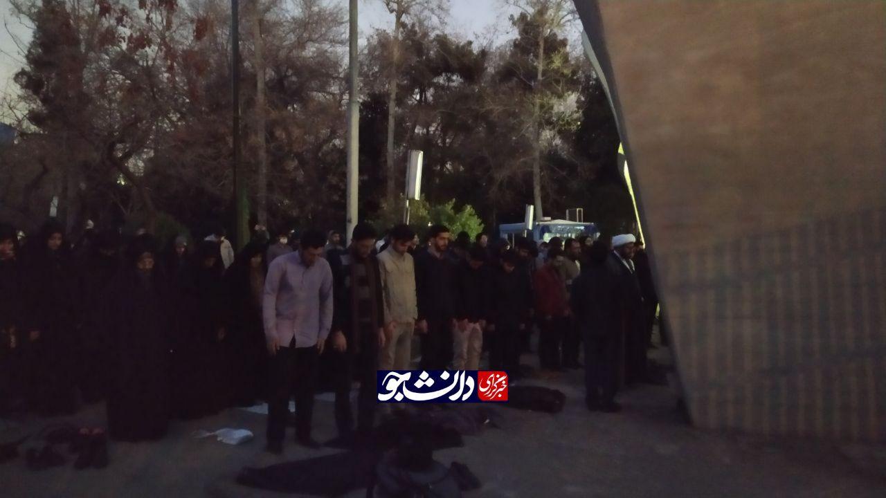 تجمع دانشجویان دانشگاه تهران در اعتراض به سوءاستفاده از حادثه هواپیمایی تهران-کیف