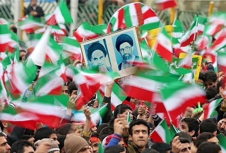 حضور پرشور دانشجویان دانشگاه صنعتی نوشیروانی در راهپیمایی ۲۲ بهمن