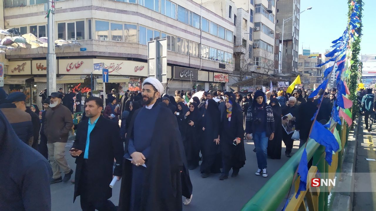حضور حجت الاسلام رستمی، رئیس نهاد رهبری در دانشگاه‌ها در راهپیمایی ۲۲ بهمن
