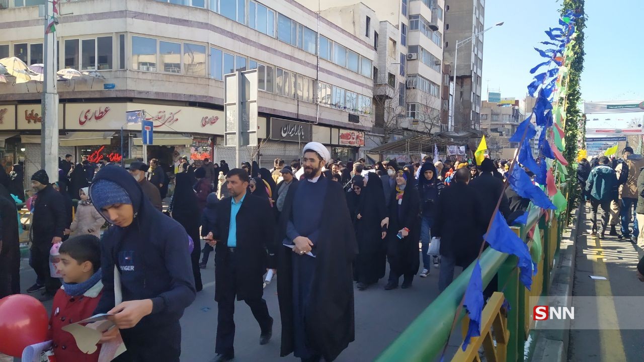 حضور حجت الاسلام رستمی، رئیس نهاد رهبری در دانشگاه‌ها در راهپیمایی ۲۲ بهمن