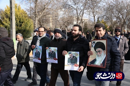 //دانشگاهیان دانشگاه صنعتی کرمانشاه در راهپیمایی ۲۲ بهمن شرکت کردند