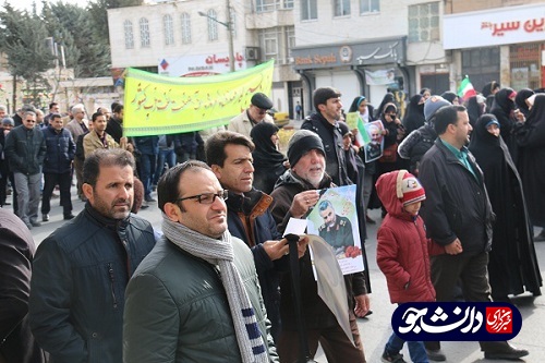 //دانشگاهیان دانشگاه صنعتی کرمانشاه در راهپیمایی ۲۲ بهمن شرکت کردند