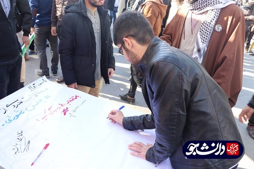 //بسیج دانشجویی دانشگاه شهید چمران اهواز در مسیر راهپیمایی ۲۲ بهمن ۴ غرفه برپا کرد
