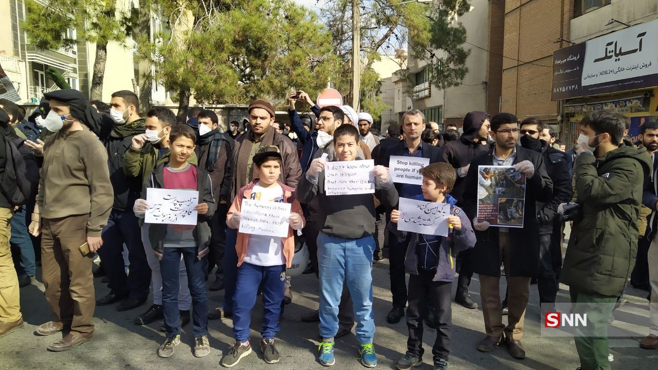 گروه‌های مختلف مردم تهران مقابل سفارت هندوستان تجمع کردند+ تصاویر