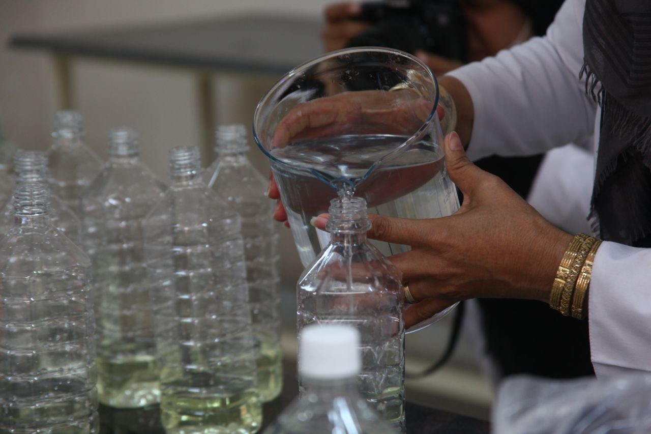 تولید ژل‌های آنتی باکتریال و ضدعفونی مخصوص دست توسط فناوران پارک علم و فناوری یزد