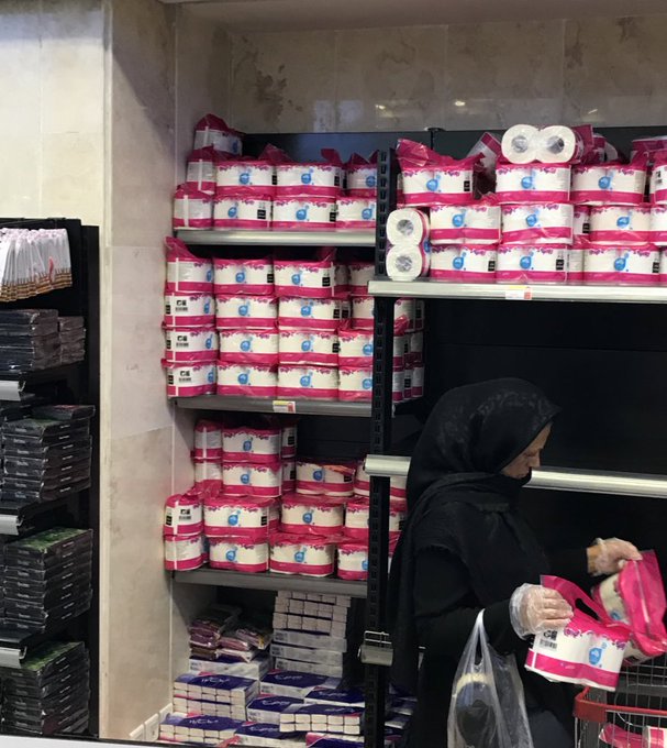 عکس| تعجب سفیر انگلیس از قفسه‌های پر فروشگاه‌های تهران!