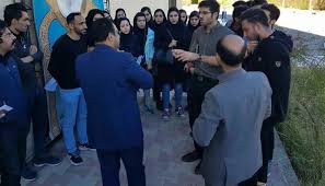 اعتراضات دانشجویان پردیس علوم پزشکی تهران به کمبود امکانات / تمام تجهیزات بهداشتی برای مراکز و دانشگاه‌ها تامین شده است