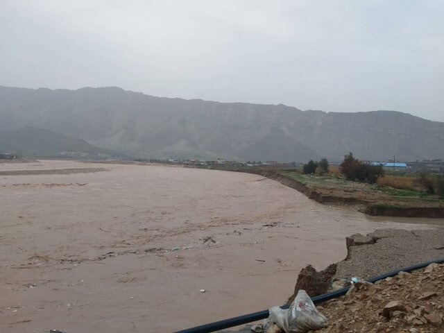 خسارت سیل به پل‌ها و راه‌های روستایی کوهدشت/ وضعیت نورآباد لحظه به لحظه بحرانی‌تر می‌شود +عکس و فیلم