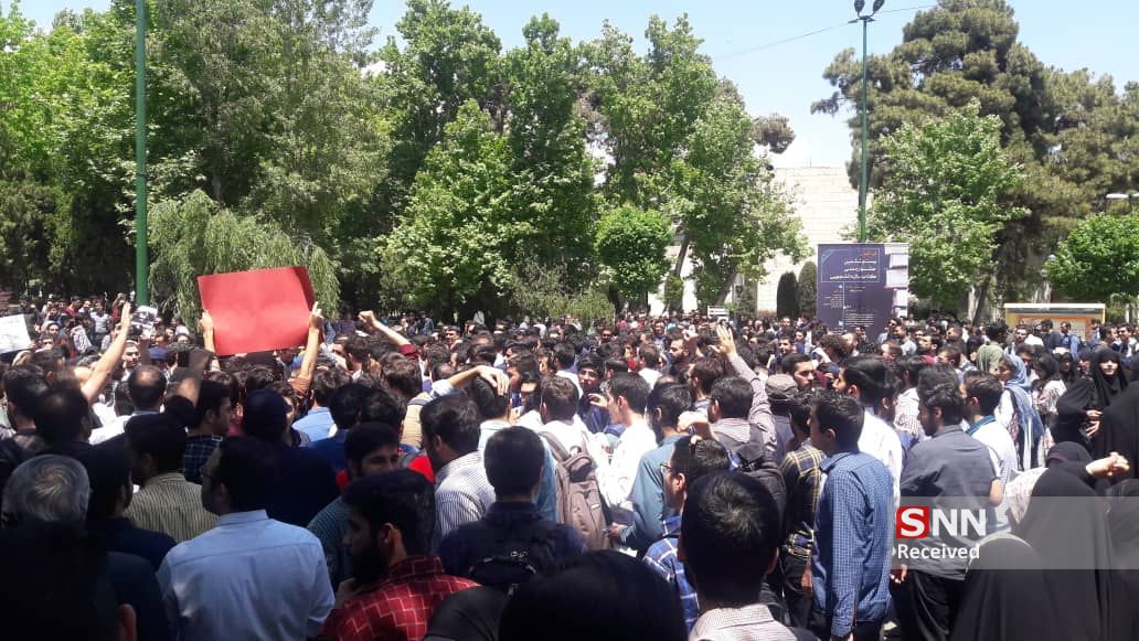 روایت کامل اتفاقات امروز دانشگاه تهران / آشوب‌گری چپ‌ها، با واکنش دانشجویان ناکام ماند + عکس و فیلم
