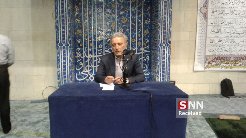 نیلی در مسجد دانشگاه تهران حاضر شد/ دانشچویان در انتظار پاسخ‌های آقای رئیس+ فیلم و عکس